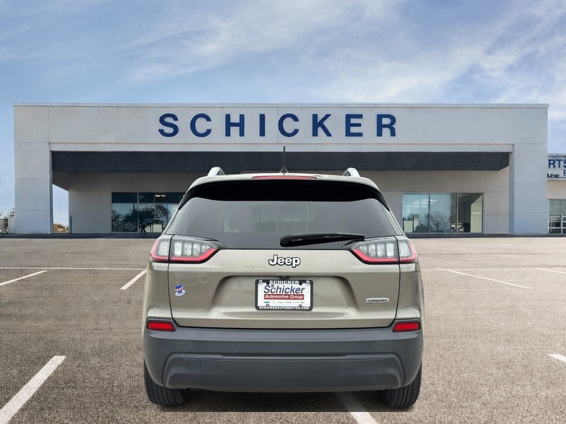 Jeep Cherokee Vehicle Full-screen Gallery Image 04