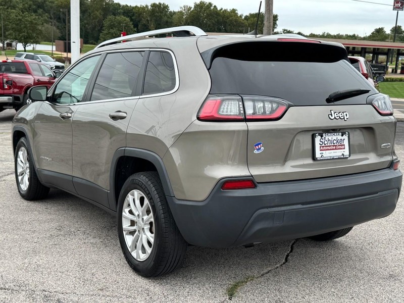Jeep Cherokee Vehicle Full-screen Gallery Image 06