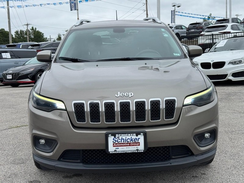 Jeep Cherokee Vehicle Full-screen Gallery Image 09