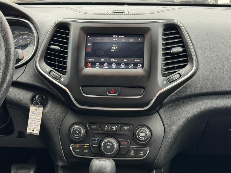 Jeep Cherokee Vehicle Full-screen Gallery Image 13