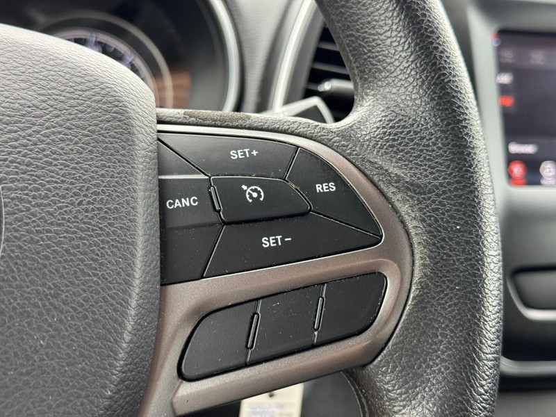 Jeep Cherokee Vehicle Full-screen Gallery Image 17