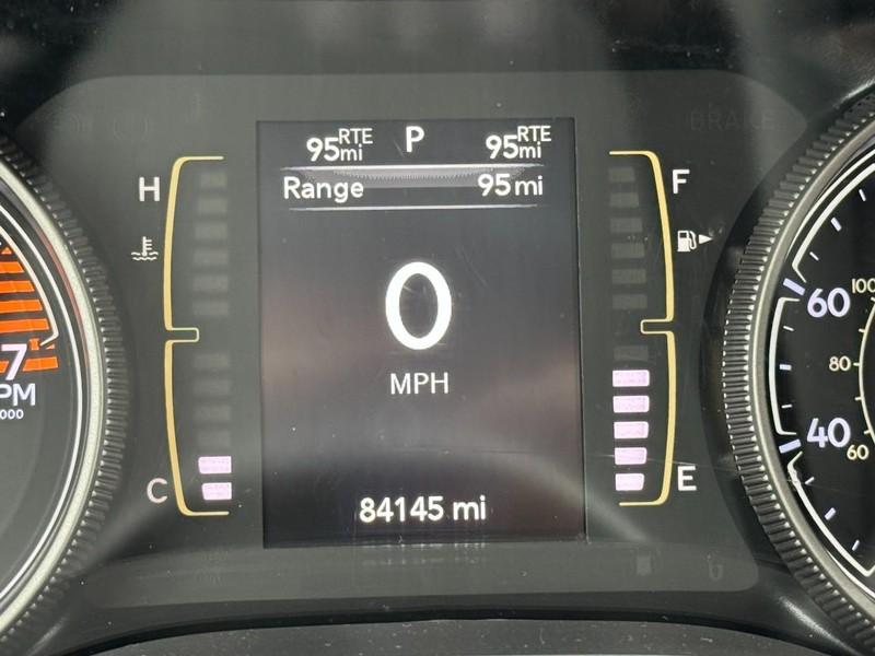 Jeep Cherokee Vehicle Full-screen Gallery Image 18