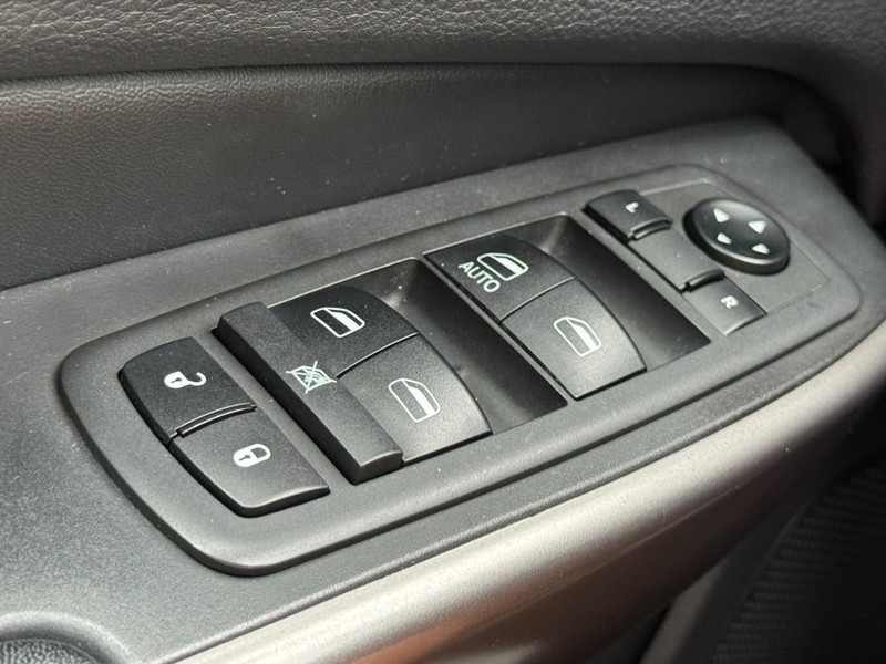 Jeep Cherokee Vehicle Full-screen Gallery Image 21
