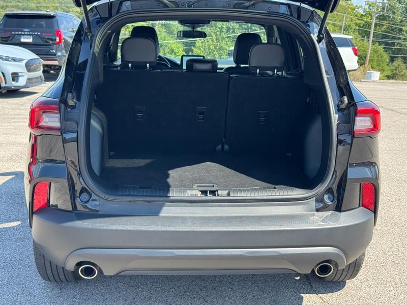 Ford Escape Vehicle Full-screen Gallery Image 05