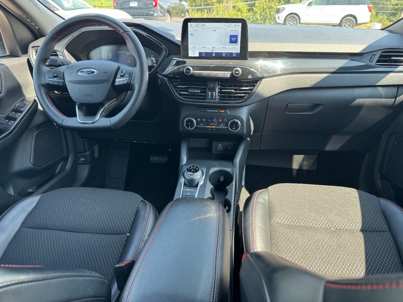 Ford Escape Vehicle Full-screen Gallery Image 11