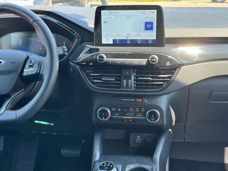 Ford Escape Vehicle Full-screen Gallery Image 13
