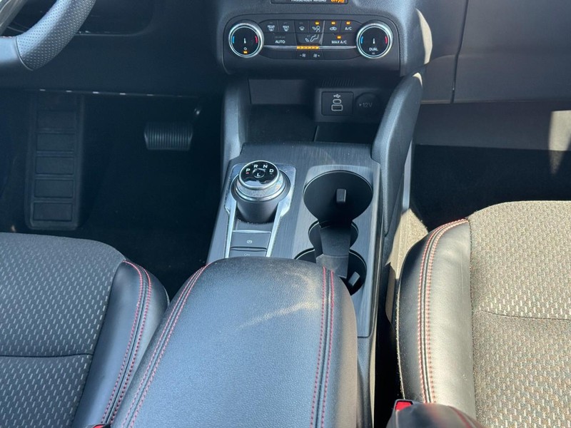 Ford Escape Vehicle Full-screen Gallery Image 14