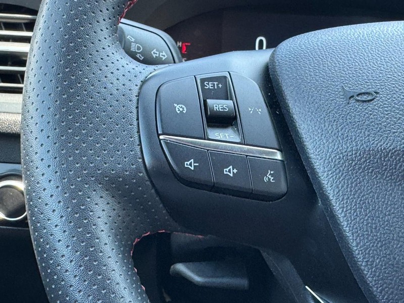 Ford Escape Vehicle Full-screen Gallery Image 16