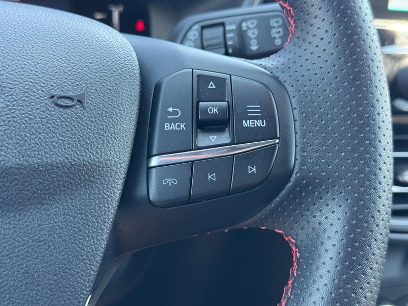 Ford Escape Vehicle Full-screen Gallery Image 17