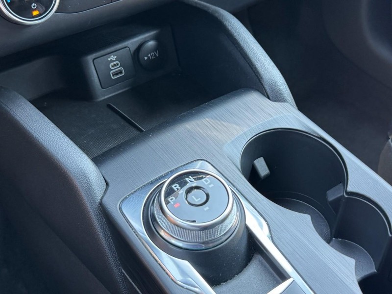 Ford Escape Vehicle Full-screen Gallery Image 19