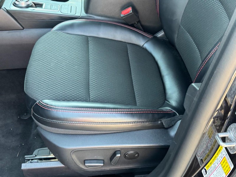 Ford Escape Vehicle Full-screen Gallery Image 22