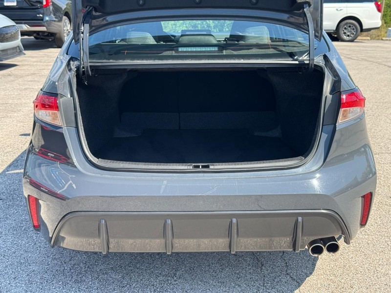 Toyota Corolla Vehicle Full-screen Gallery Image 05