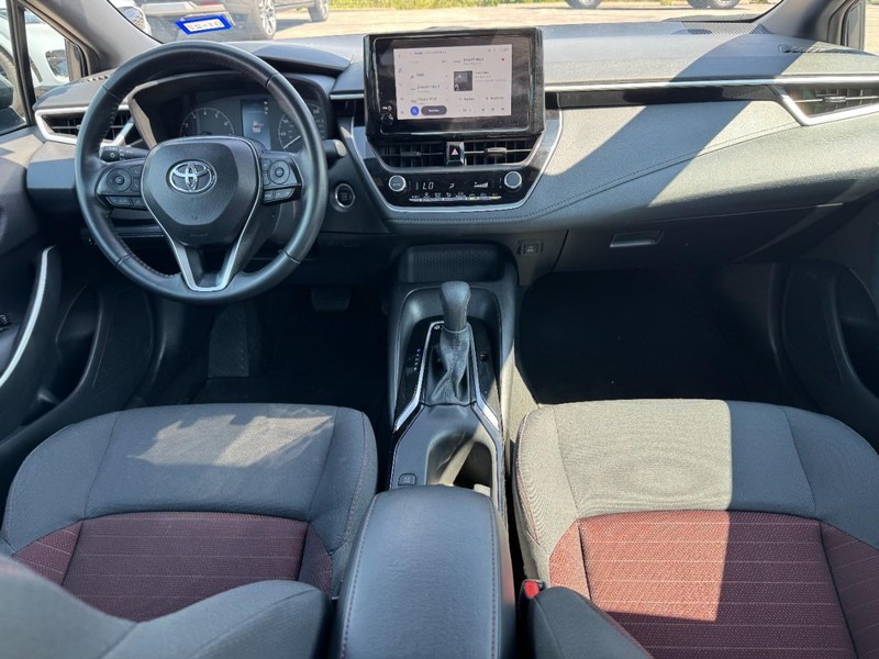 Toyota Corolla Vehicle Full-screen Gallery Image 11