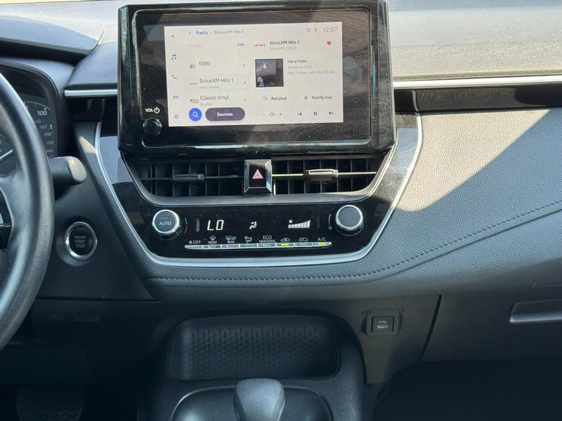 Toyota Corolla Vehicle Full-screen Gallery Image 13