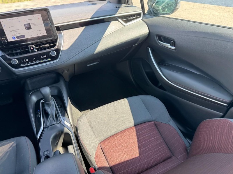 Toyota Corolla Vehicle Full-screen Gallery Image 15