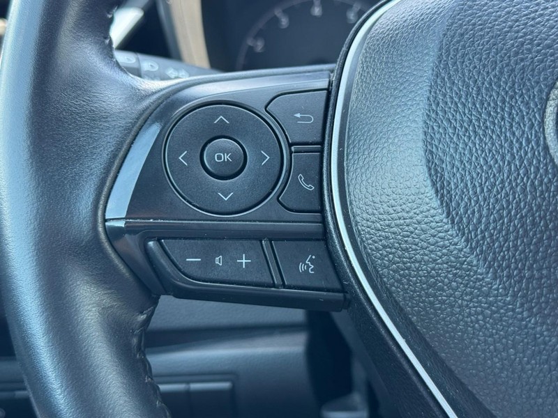 Toyota Corolla Vehicle Full-screen Gallery Image 16
