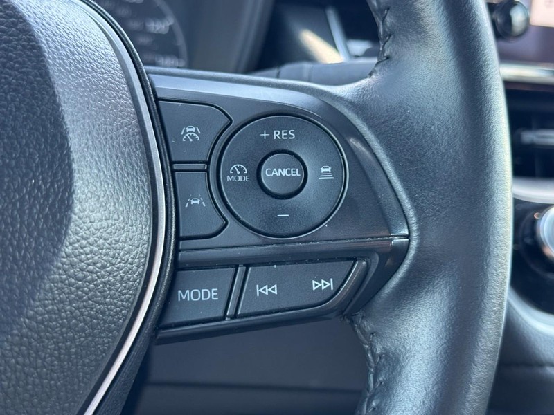 Toyota Corolla Vehicle Full-screen Gallery Image 17