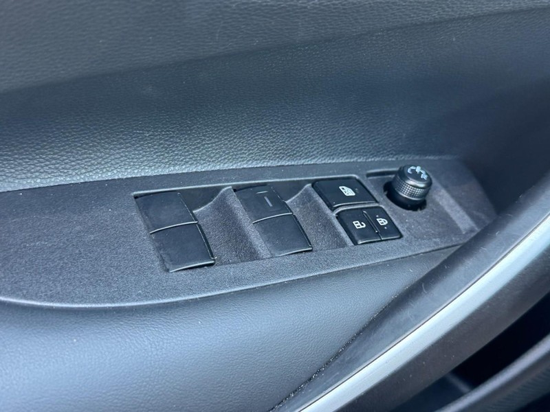 Toyota Corolla Vehicle Full-screen Gallery Image 21