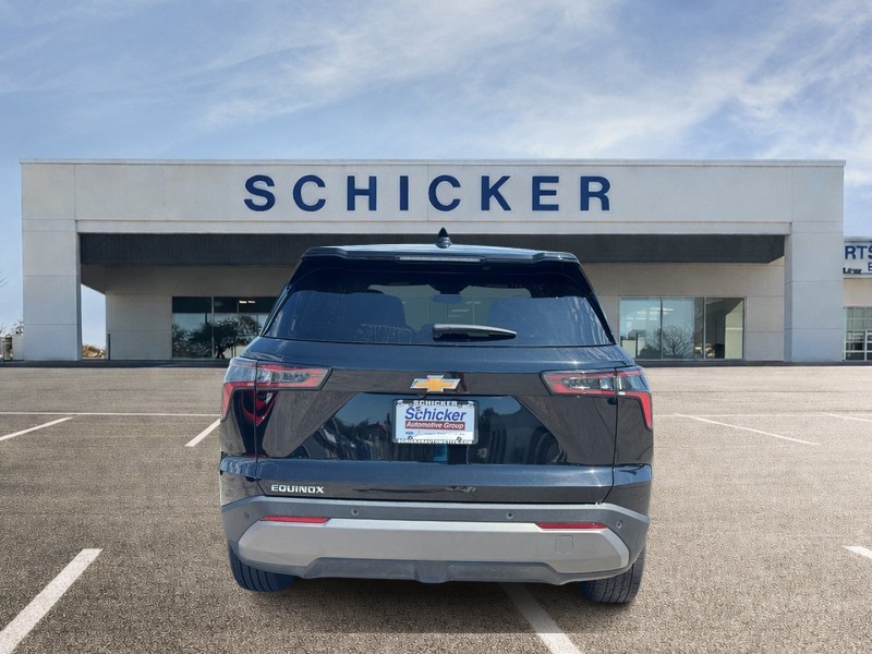 Chevrolet Equinox Vehicle Full-screen Gallery Image 04