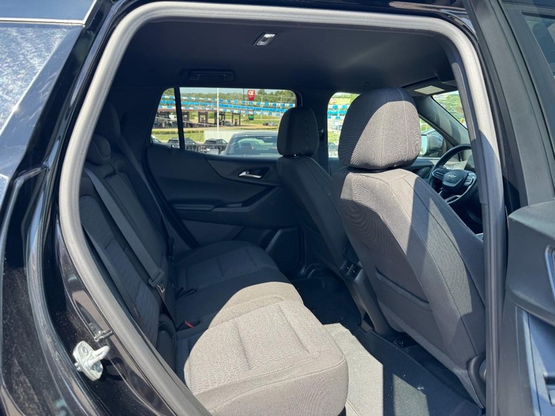 Chevrolet Equinox Vehicle Full-screen Gallery Image 10