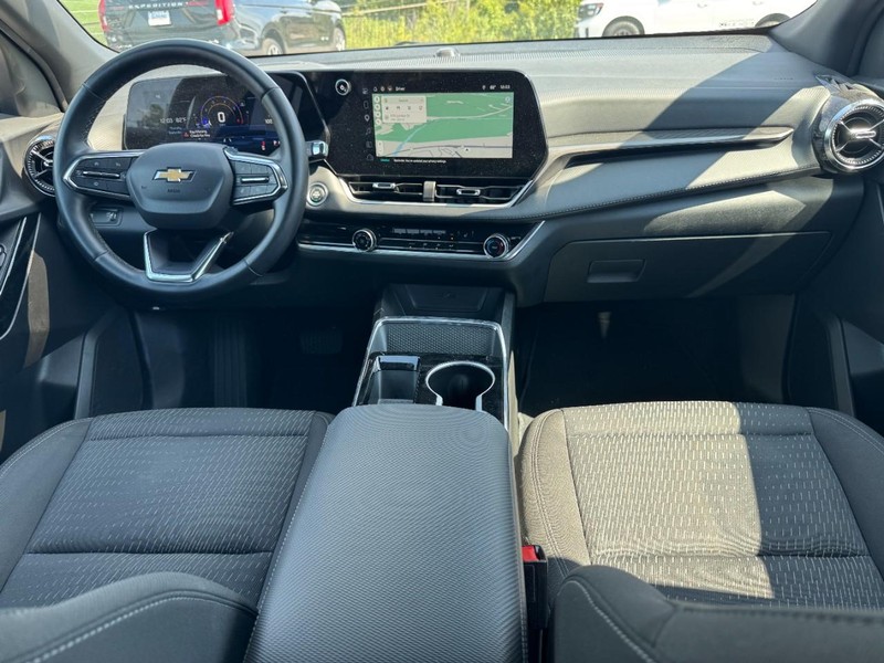 Chevrolet Equinox Vehicle Full-screen Gallery Image 11