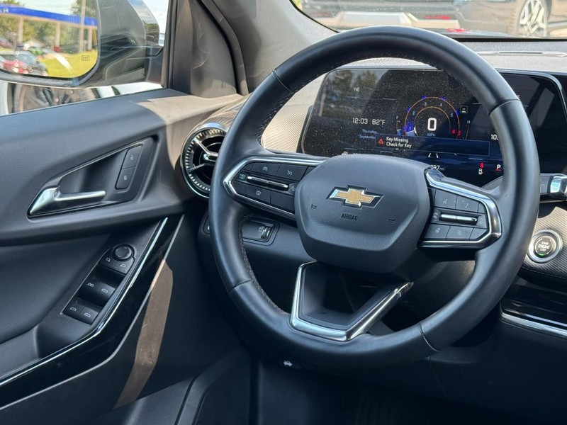 Chevrolet Equinox Vehicle Full-screen Gallery Image 12