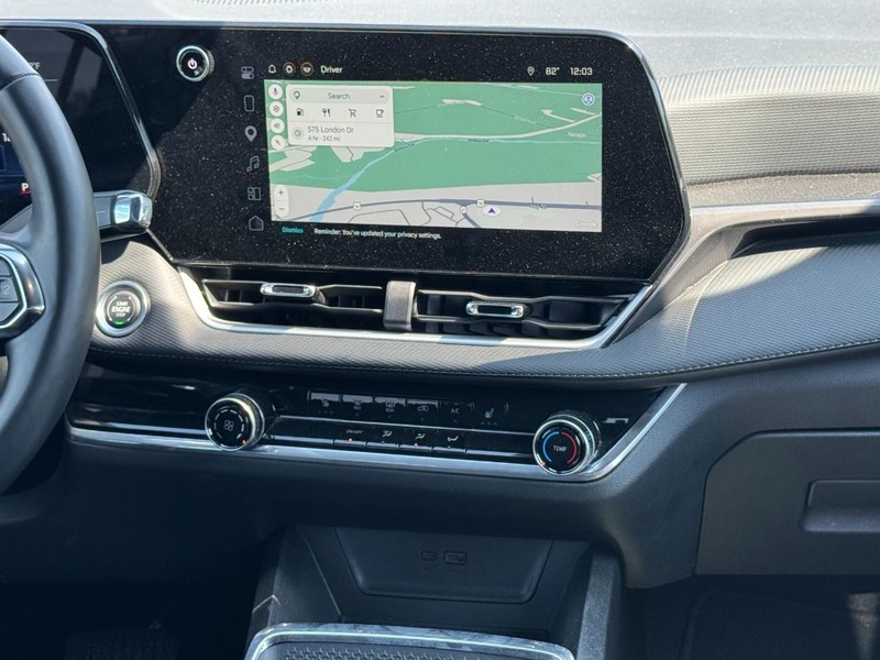 Chevrolet Equinox Vehicle Full-screen Gallery Image 13