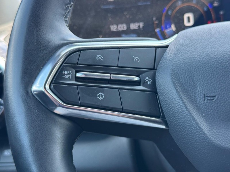 Chevrolet Equinox Vehicle Full-screen Gallery Image 16