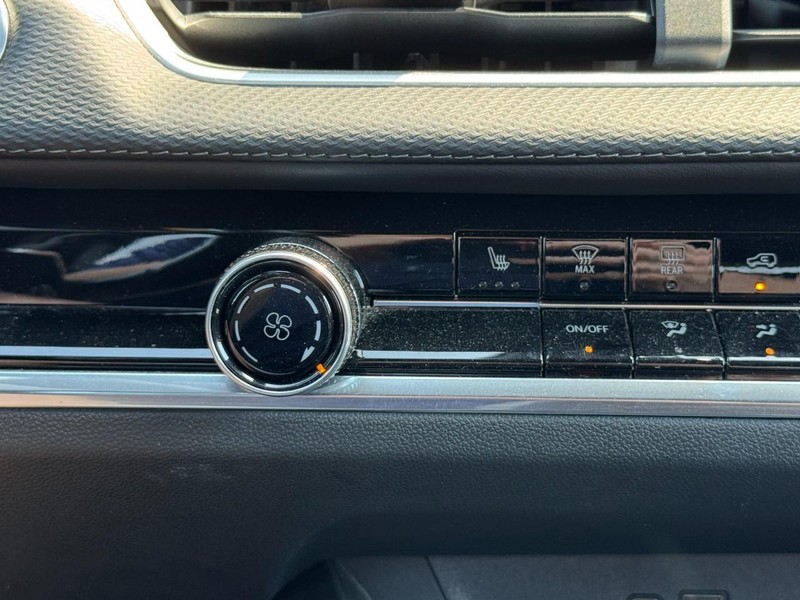Chevrolet Equinox Vehicle Full-screen Gallery Image 19