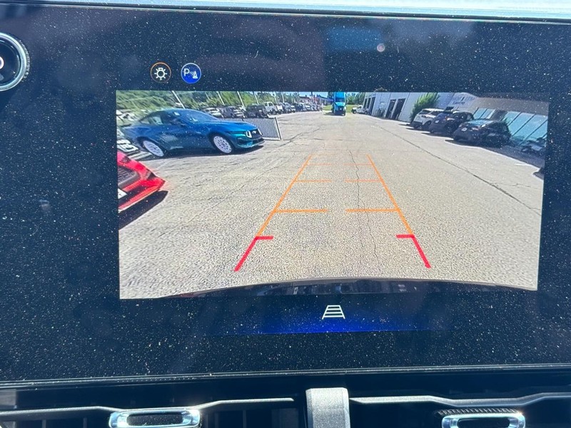 Chevrolet Equinox Vehicle Full-screen Gallery Image 21