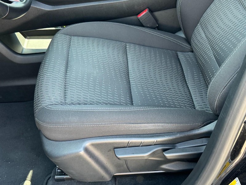 Chevrolet Equinox Vehicle Full-screen Gallery Image 23