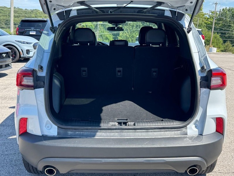 Ford Escape Vehicle Full-screen Gallery Image 05