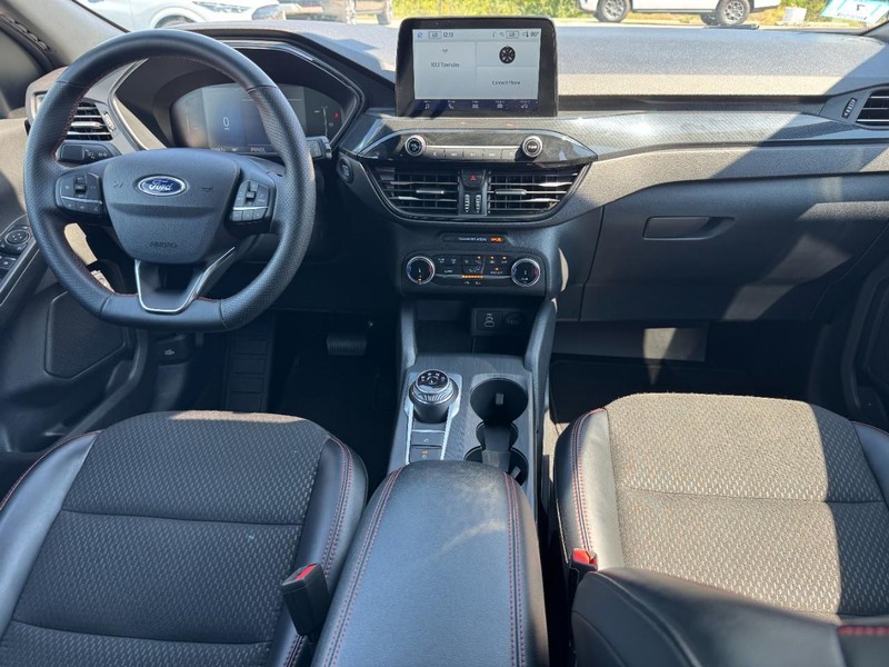 Ford Escape Vehicle Full-screen Gallery Image 11