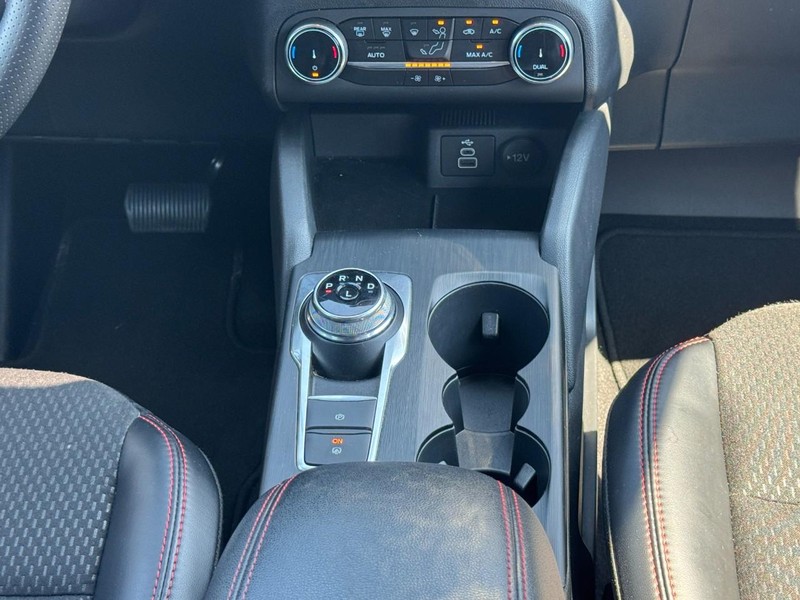 Ford Escape Vehicle Full-screen Gallery Image 14