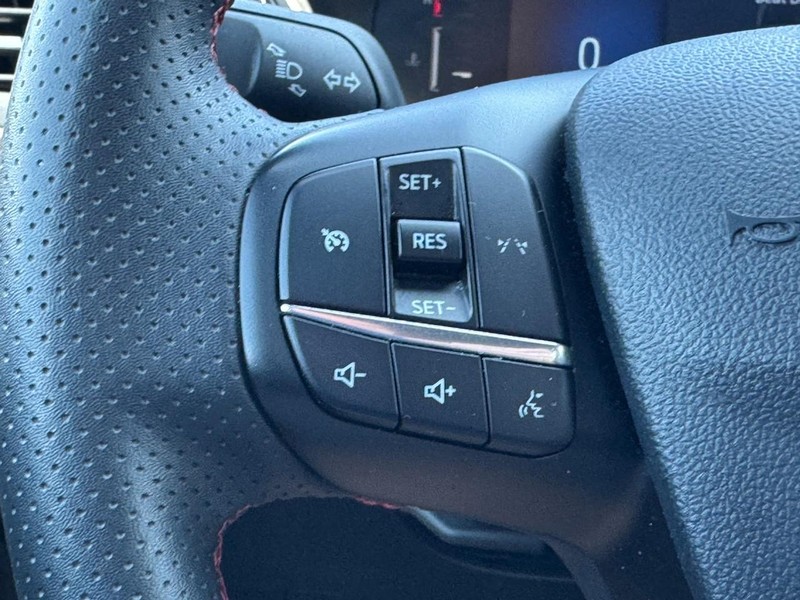 Ford Escape Vehicle Full-screen Gallery Image 16