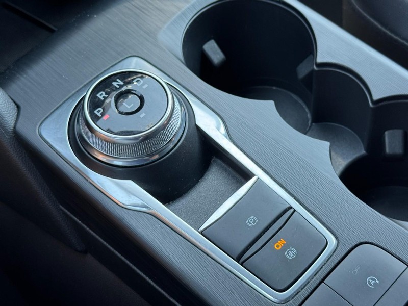 Ford Escape Vehicle Full-screen Gallery Image 19