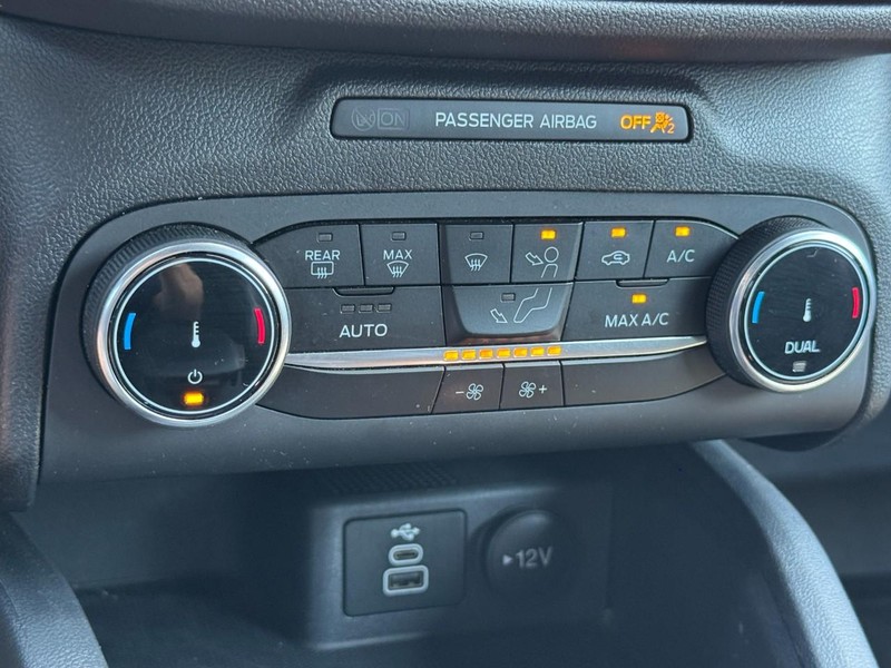 Ford Escape Vehicle Full-screen Gallery Image 20
