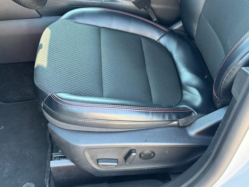 Ford Escape Vehicle Full-screen Gallery Image 23