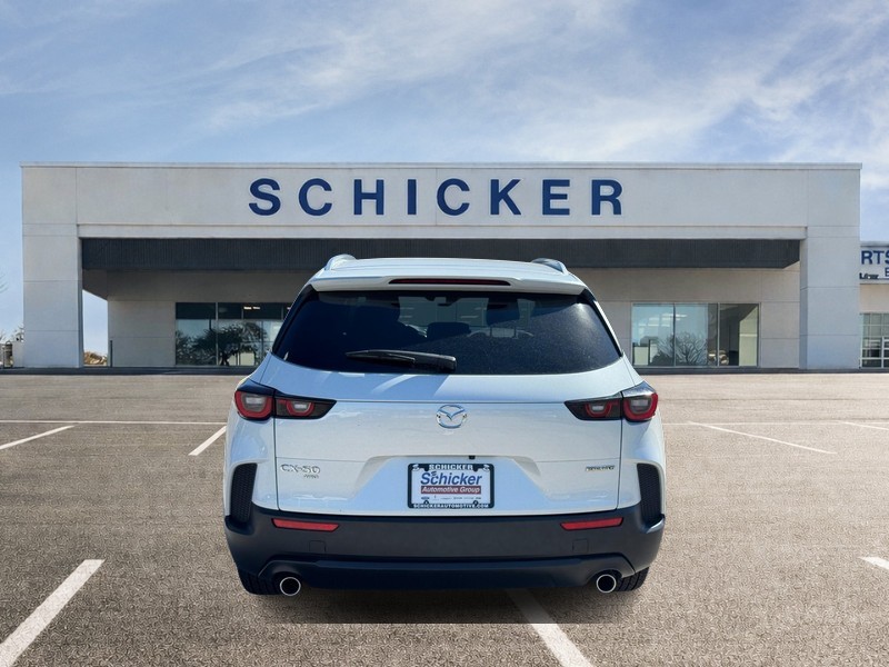 Mazda CX-50 Vehicle Full-screen Gallery Image 04
