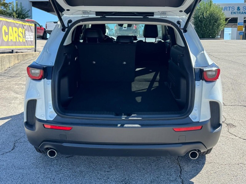 Mazda CX-50 Vehicle Full-screen Gallery Image 05