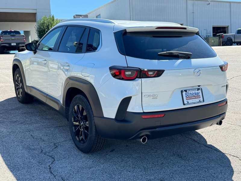 Mazda CX-50 Vehicle Full-screen Gallery Image 06