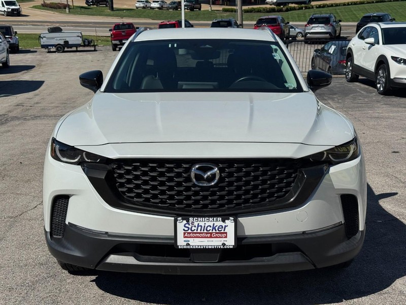 Mazda CX-50 Vehicle Full-screen Gallery Image 09