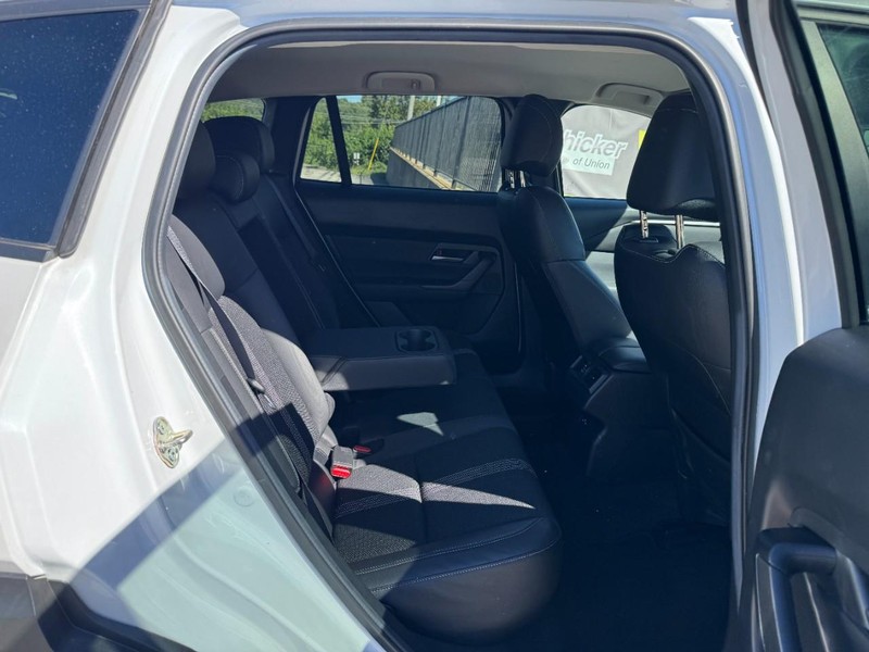 Mazda CX-50 Vehicle Full-screen Gallery Image 10