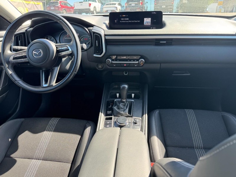 Mazda CX-50 Vehicle Full-screen Gallery Image 11