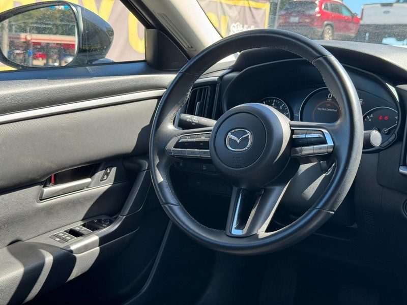 Mazda CX-50 Vehicle Full-screen Gallery Image 12