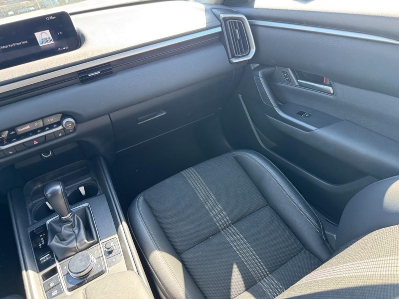 Mazda CX-50 Vehicle Full-screen Gallery Image 15