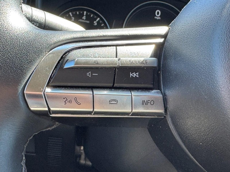 Mazda CX-50 Vehicle Full-screen Gallery Image 16