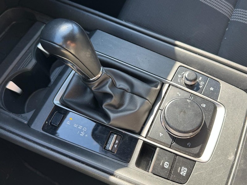 Mazda CX-50 Vehicle Full-screen Gallery Image 19