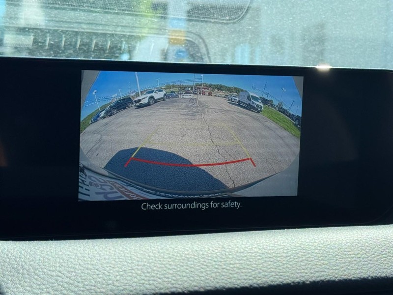 Mazda CX-50 Vehicle Full-screen Gallery Image 21