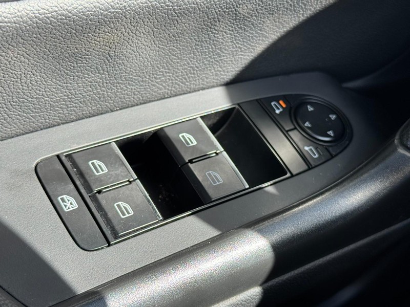 Mazda CX-50 Vehicle Full-screen Gallery Image 22